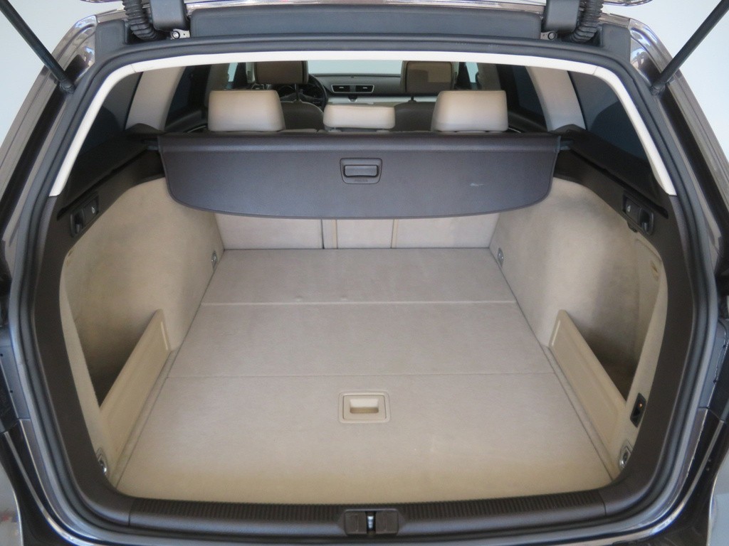 VW Passat 2.0 TDI Tempomat, Park. senzory, Vyhř. sedaček