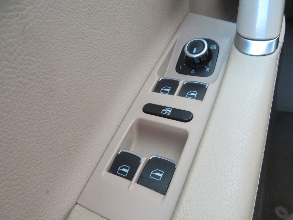 VW Passat 2.0 TDI Tempomat, Park. senzory, Vyhř. sedaček