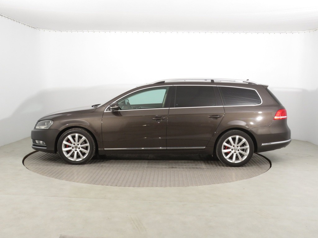 VW Passat 2.0 TDI Tempomat, Park. senzory, Vyhř. sedaček