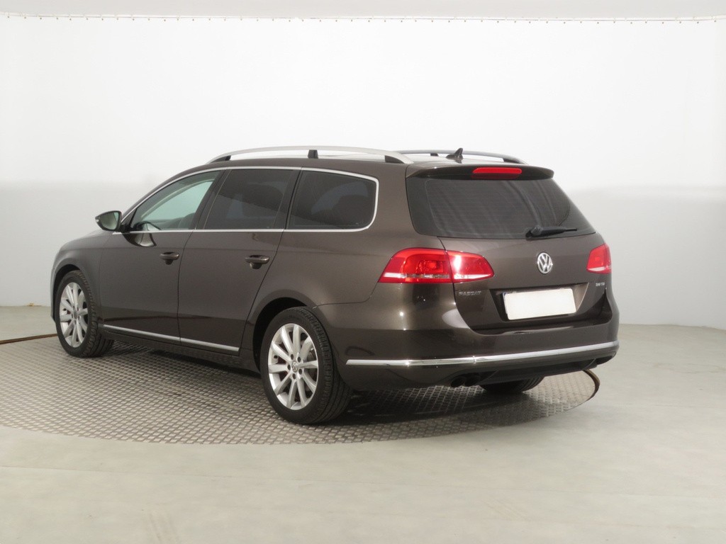 VW Passat 2.0 TDI Tempomat, Park. senzory, Vyhř. sedaček