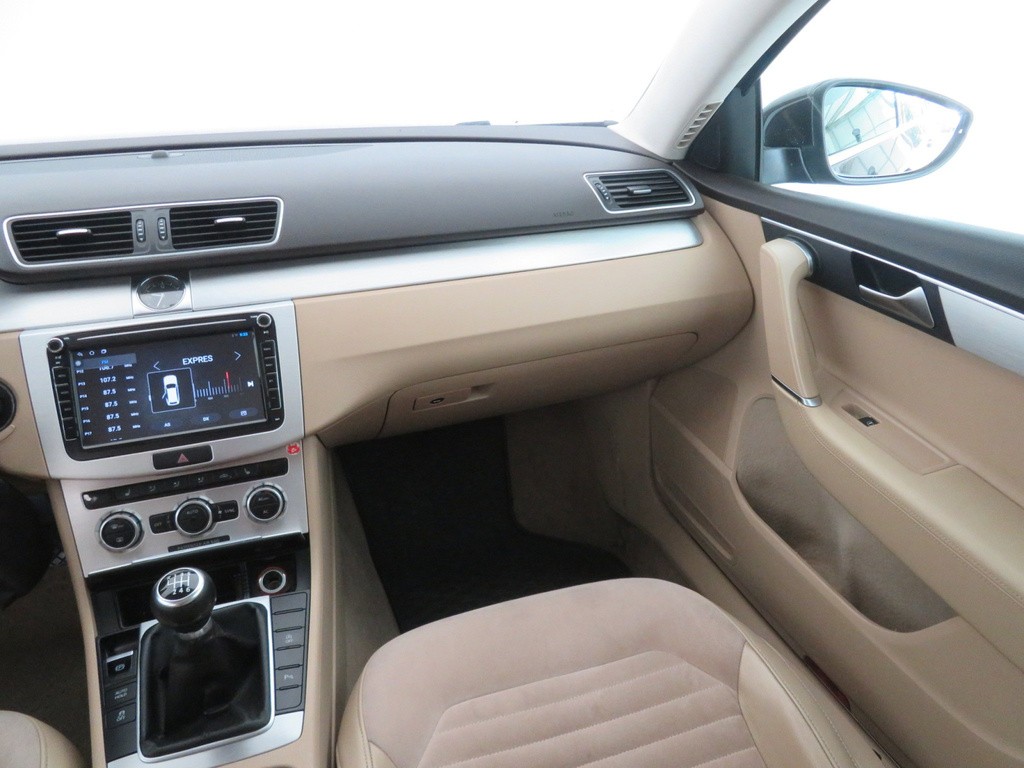 VW Passat 2.0 TDI Tempomat, Park. senzory, Vyhř. sedaček