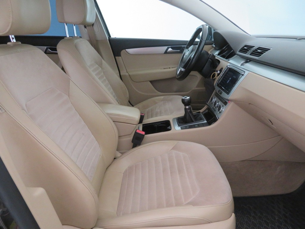 VW Passat 2.0 TDI Tempomat, Park. senzory, Vyhř. sedaček