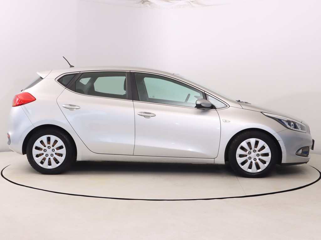 Kia Ceed 1.6 CRDi Navigácia, Tempomat, Park. senzory