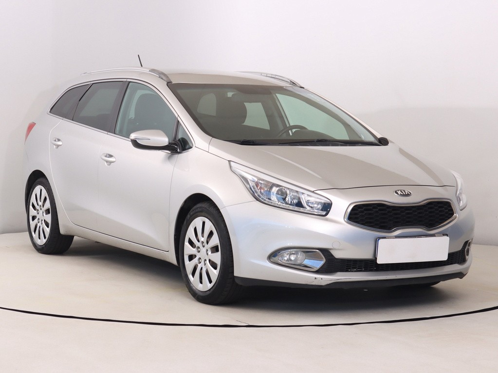 Kia Ceed Comfort 1.6 GDI Tempomat, Park. senzory, Vyhř. sedaček