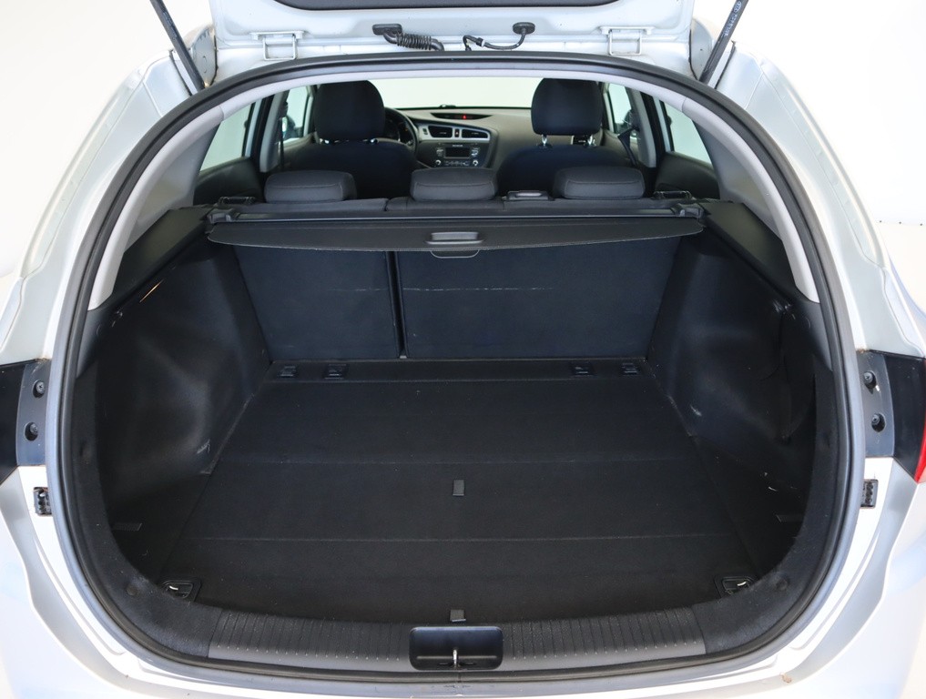 Kia Ceed Comfort 1.6 GDI Tempomat, Park. senzory, Vyhř. sedaček
