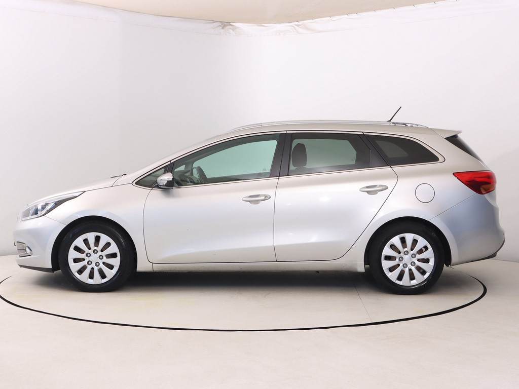 Kia Ceed Comfort 1.6 GDI Tempomat, Park. senzory, Vyhř. sedaček
