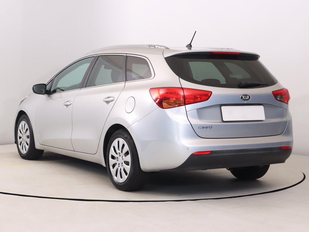 Kia Ceed Comfort 1.6 GDI Tempomat, Park. senzory, Vyhř. sedaček