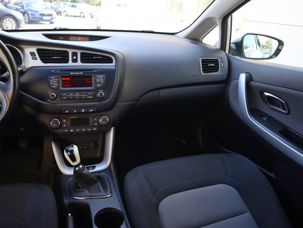 Kia Ceed Comfort 1.6 GDI Tempomat, Park. senzory, Vyhř. sedaček