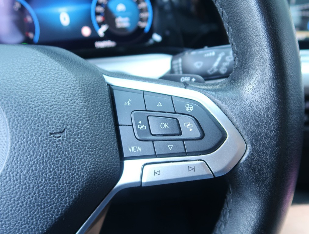 VW Golf Comfortline 2.0 TDI nadštandardná výbava