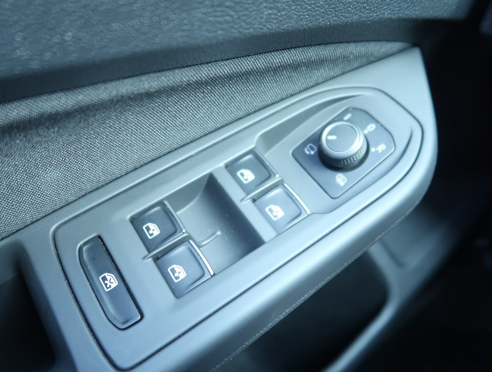 VW Golf Comfortline 2.0 TDI nadštandardná výbava