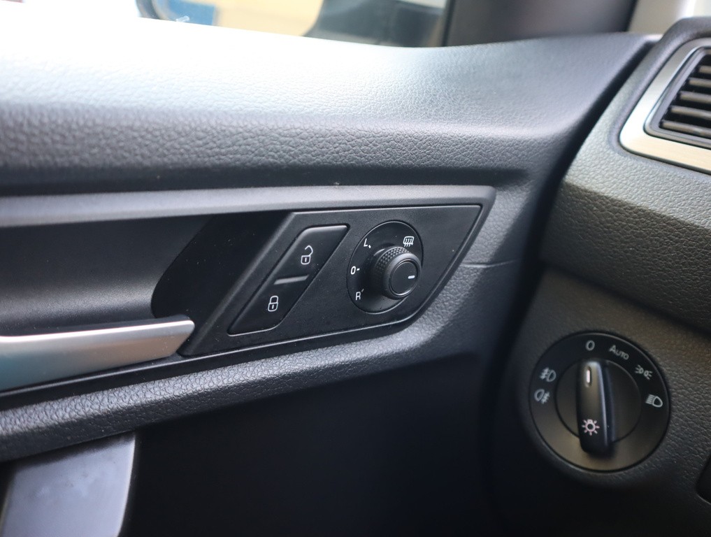 VW Caddy Trendline 2.0 TDI Tempomat, Vyhř. sedaček