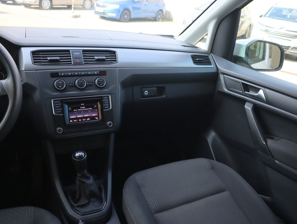 VW Caddy Trendline 2.0 TDI Tempomat, Vyhř. sedaček