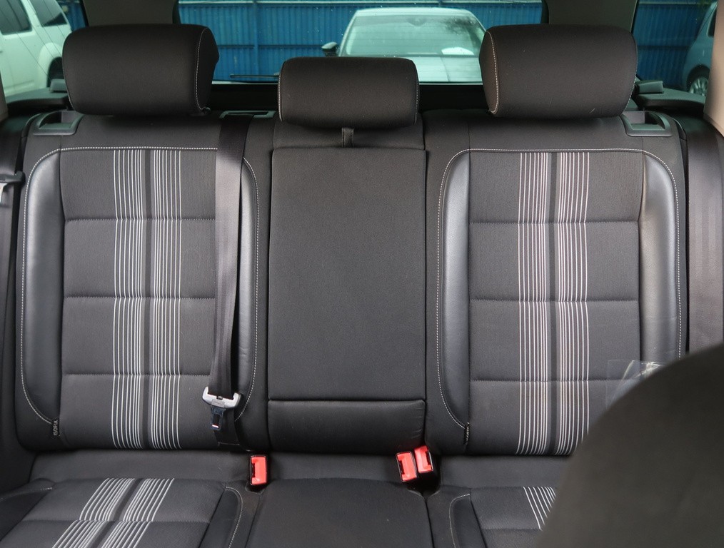 VW Golf 2.0 TDI Automat, Park. senzory, Vyhř. sedaček