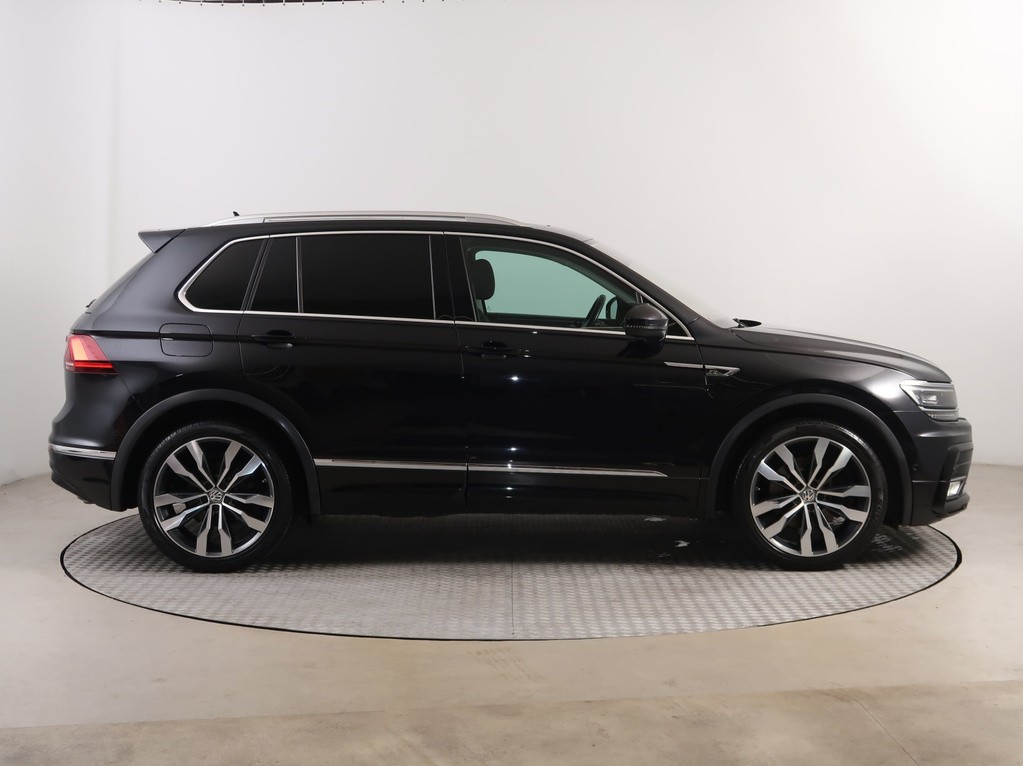VW Tiguan R-Line 2.0 TDI Pohon 4x4