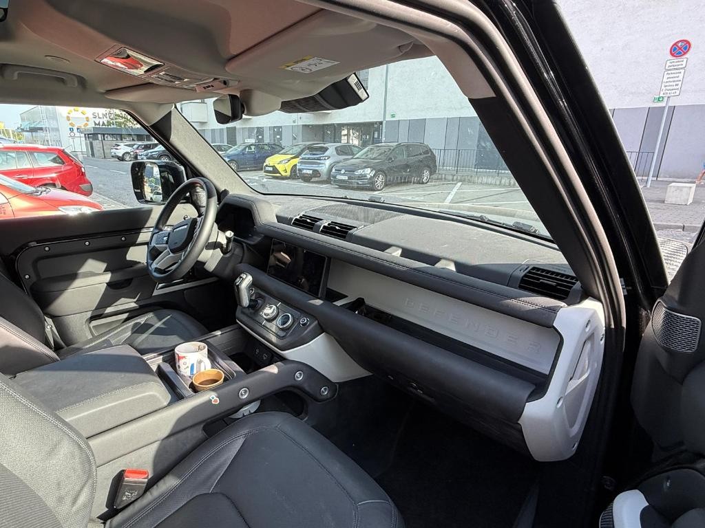 Land Rover Defender 110 3.0 D200 MHEV SE