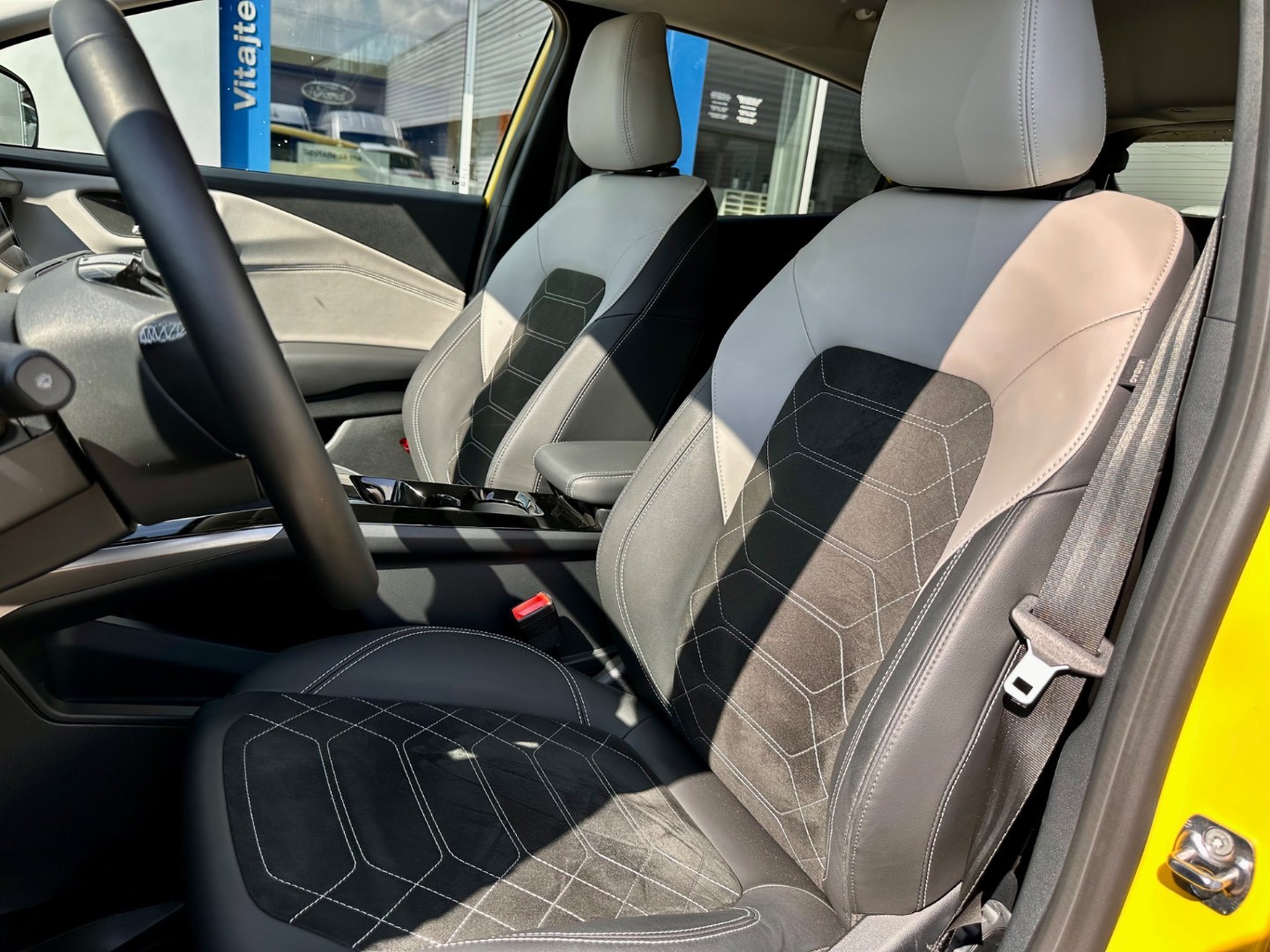 Ford Puma Gen E EV Premium (44 kWh) 168k (124kW)