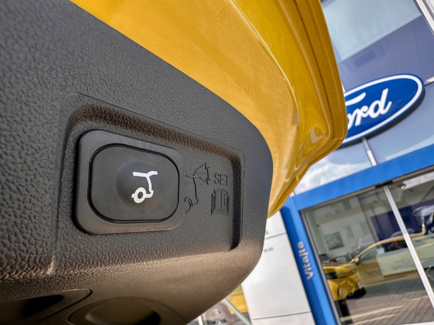 Ford Puma Gen E EV Premium (44 kWh) 168k (124kW)