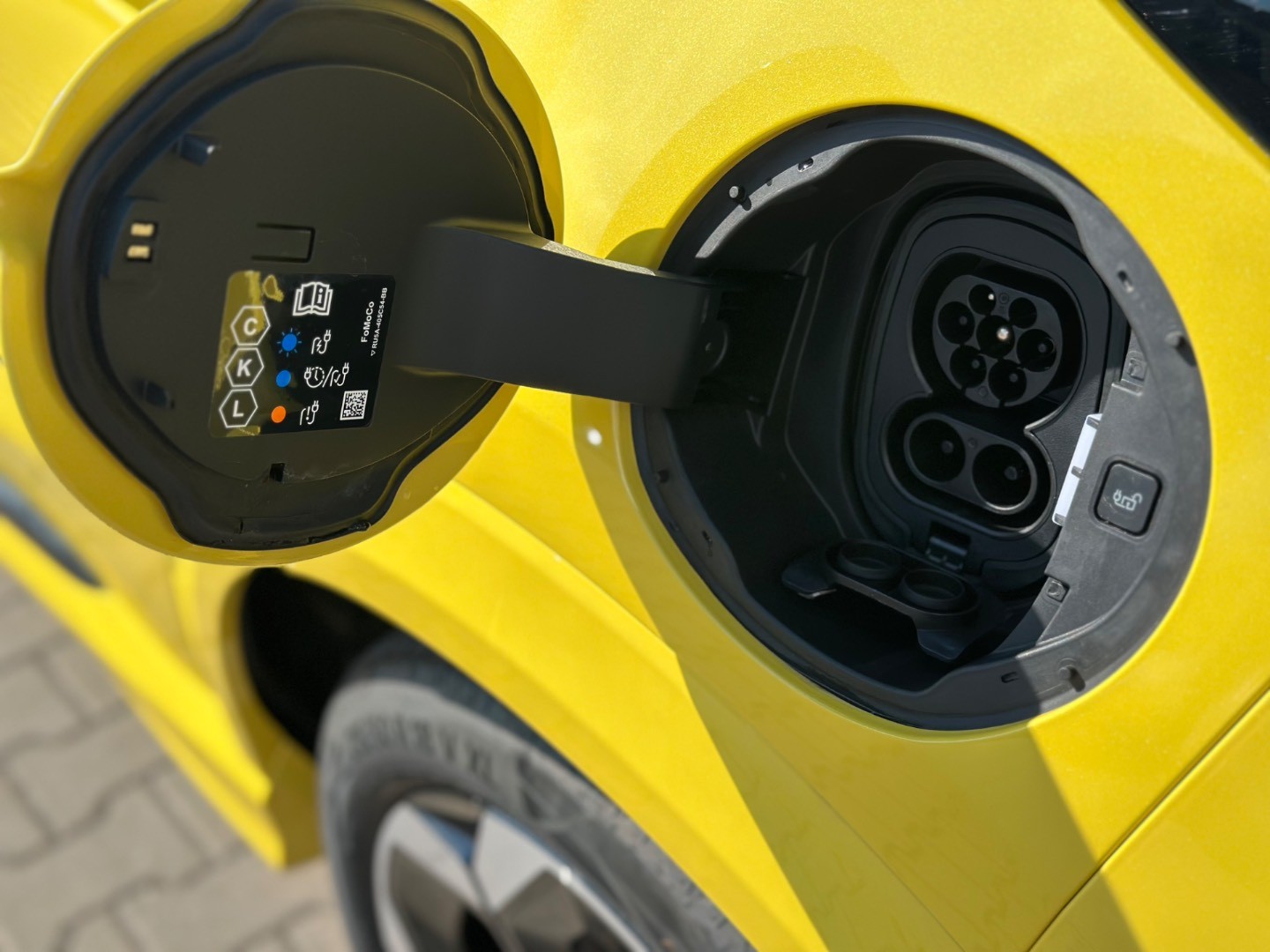 Ford Puma Gen E EV Premium (44 kWh) 168k (124kW)