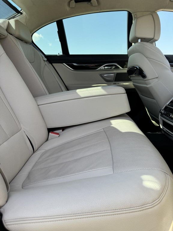 BMW rad 7 730d xDrive A/T