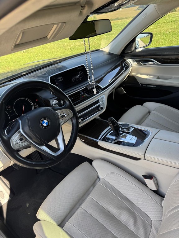 BMW rad 7 730d xDrive A/T