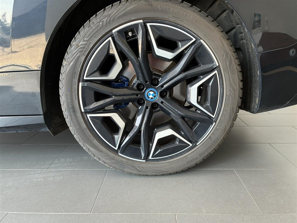 BMW iX xDrive40