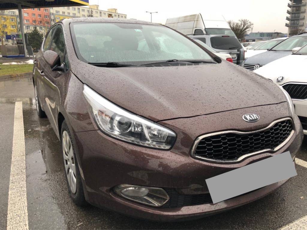 Kia Ceed 1,6 99KW automat,vyssia vybava,1.majit,SR,temp,Bluet,palub poc,vyborny stav