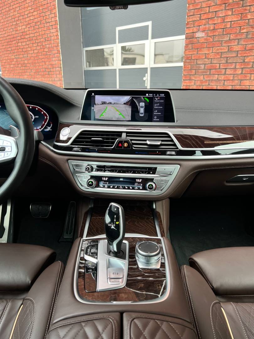 BMW Rad 7 740Li xDrive A/T