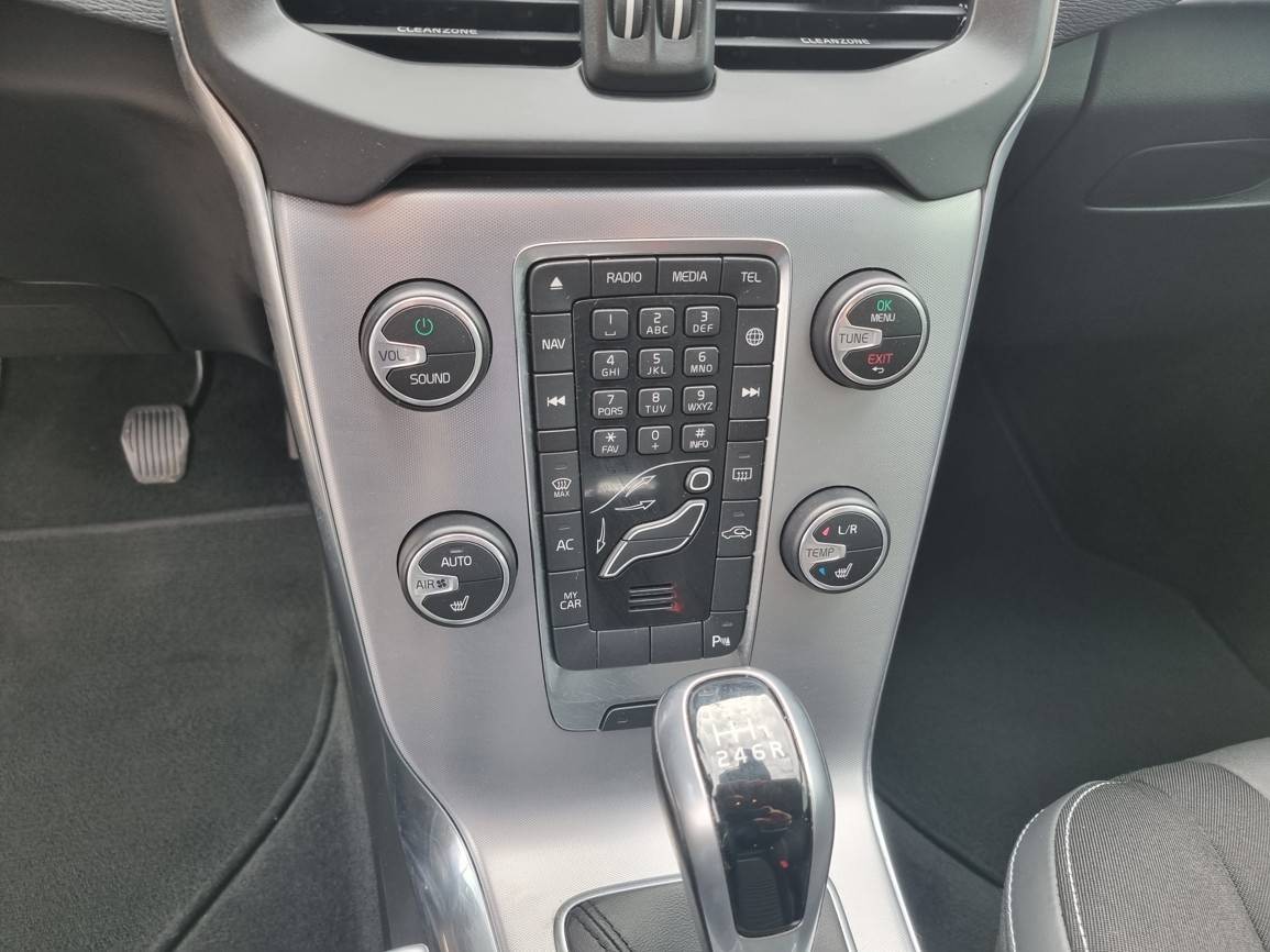 Volvo V40 D3 2.0L Summum