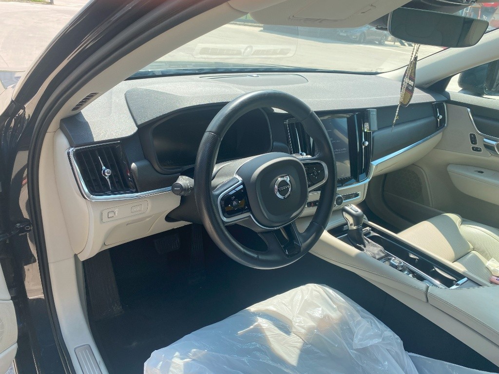 Volvo V90 CC D5 2.0L Cross Country Pro AWD A/T, 173kW, A8, 5d.