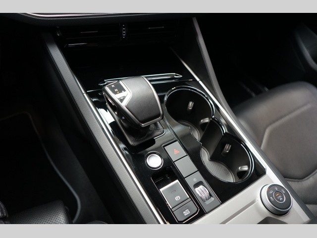 Volkswagen Touareg TDI Elegance Vzduch Tažné CZ