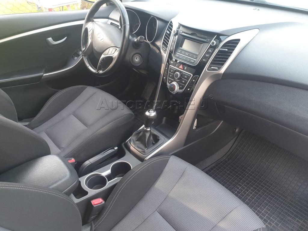 Hyundai i30 CW Kombi 1.6i MPI 16V DOHC Family