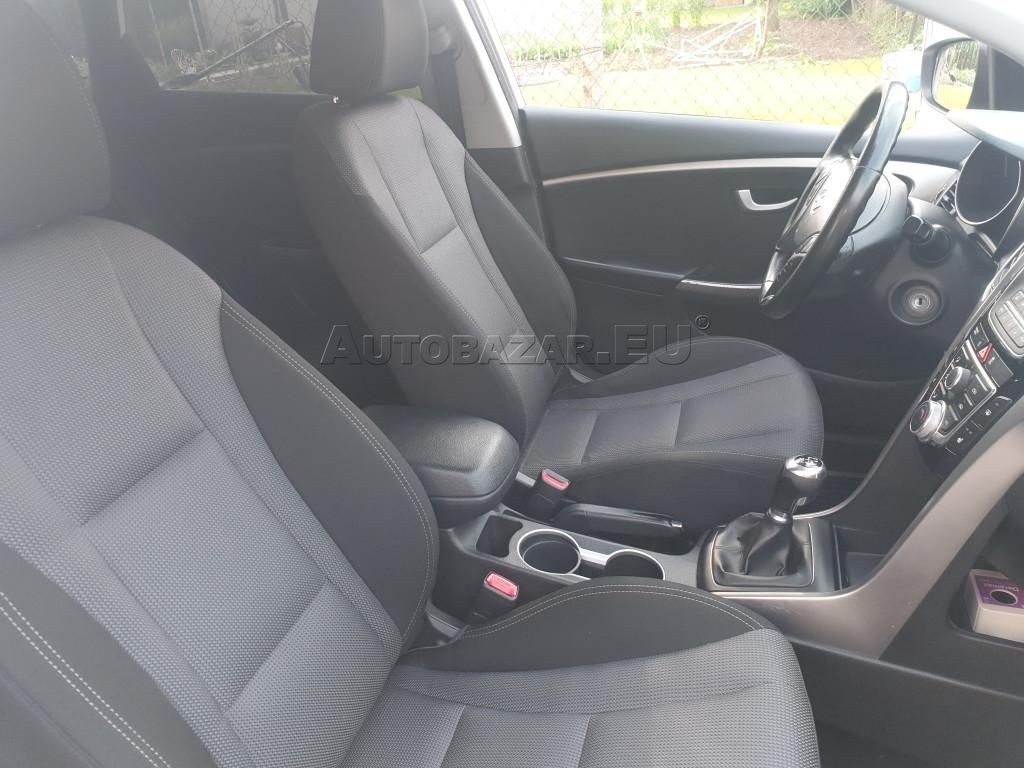 Hyundai i30 CW Kombi 1.6i MPI 16V DOHC Family