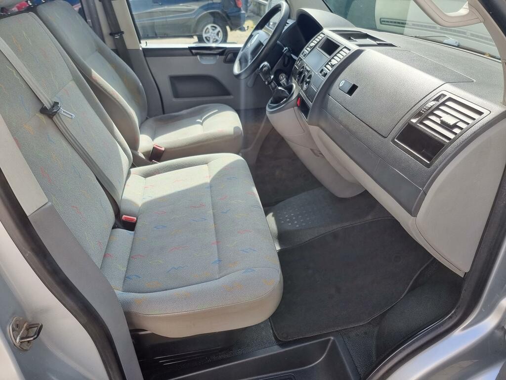 Volkswagen Transporter 2.5TDi L1 6míst