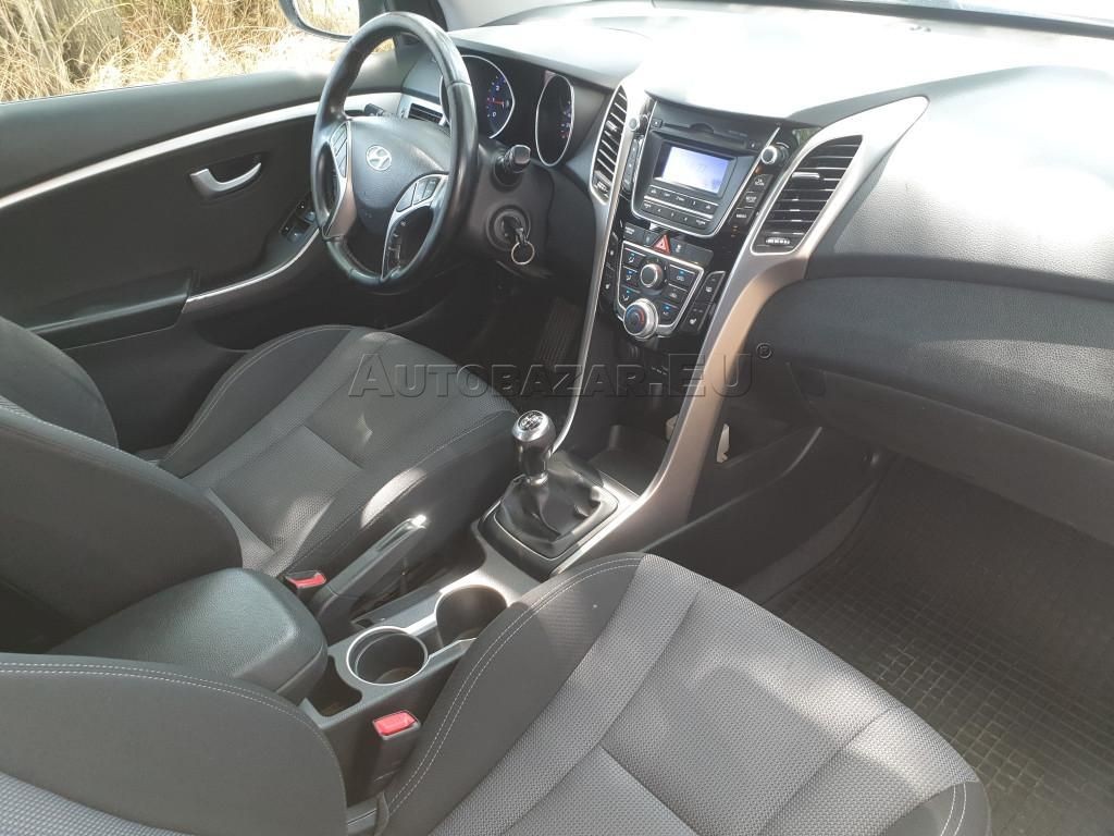 Hyundai i30 CW Kombi 1.6i MPI 16V DOHC Family
