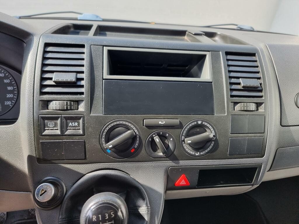 Volkswagen Transporter 2.5TDi L1 6míst