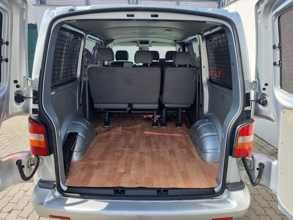 Volkswagen Transporter 2.5TDi L1 6míst