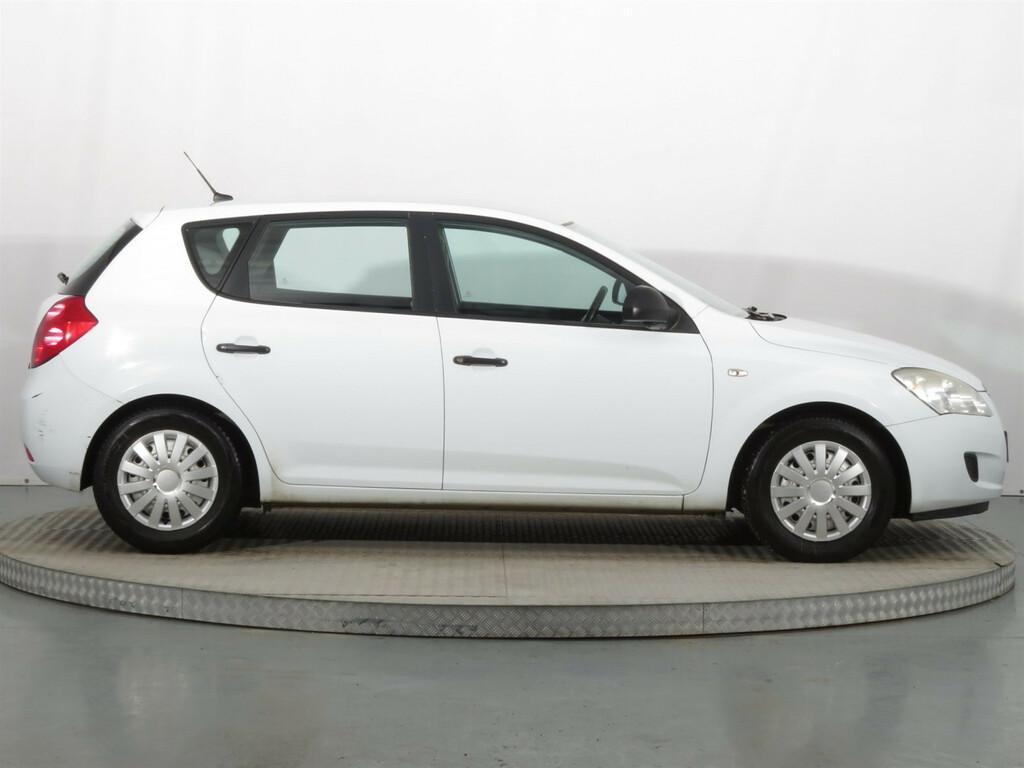 Kia Ceed  1.4 i