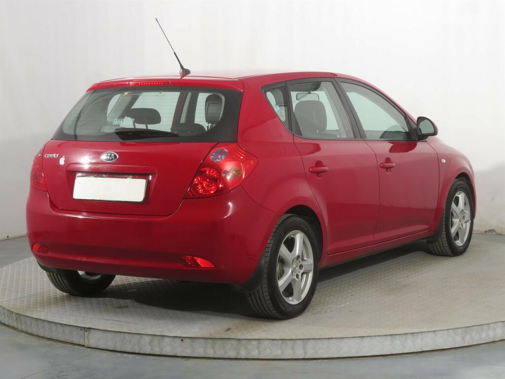 Kia Ceed  1.4 i