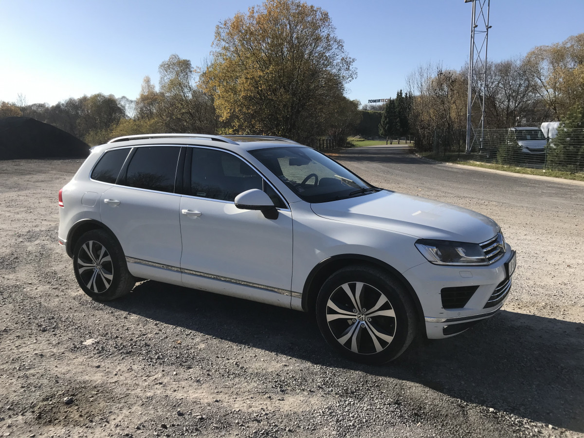 VOLKSWAGEN Touareg