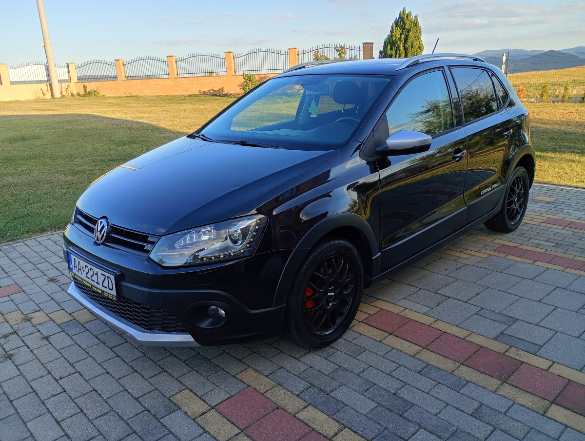 VOLKSWAGEN Polo