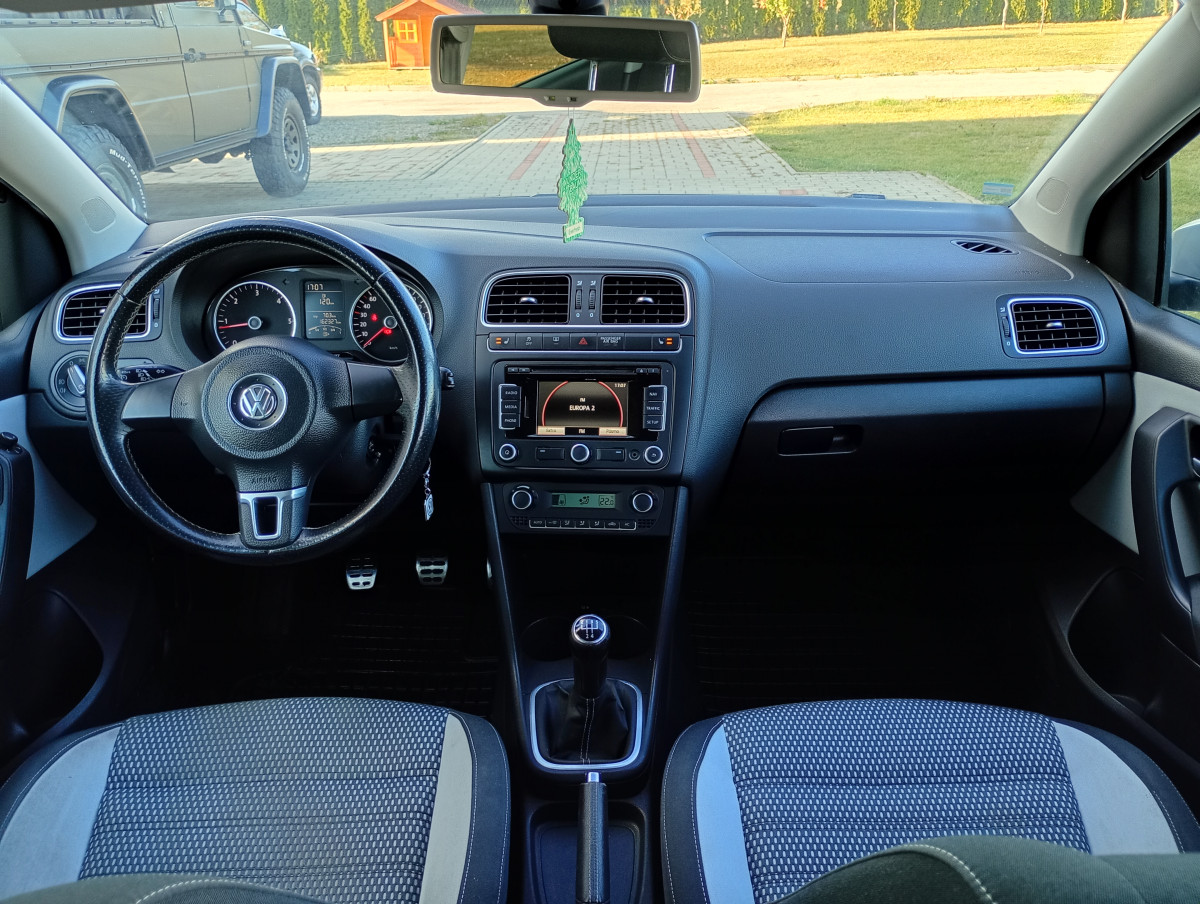 VOLKSWAGEN Polo