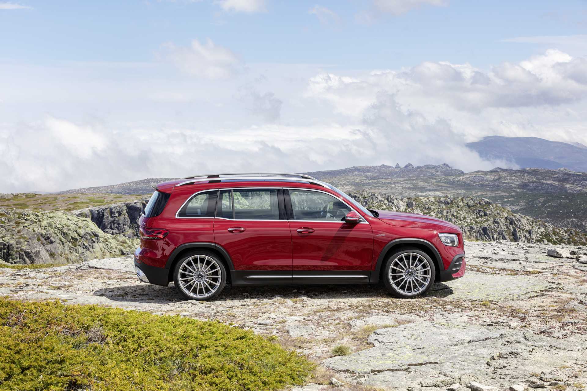 Mercedes-Benz AMG GLB 35 4MATIC  8G-DCT, 306hp, 2020