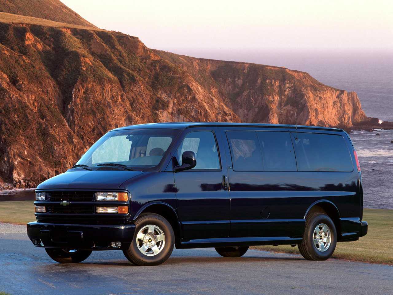 Chevrolet Express G1500 Passenger Van 5.0 V8 Hydra-Matic, 223hp, 2002