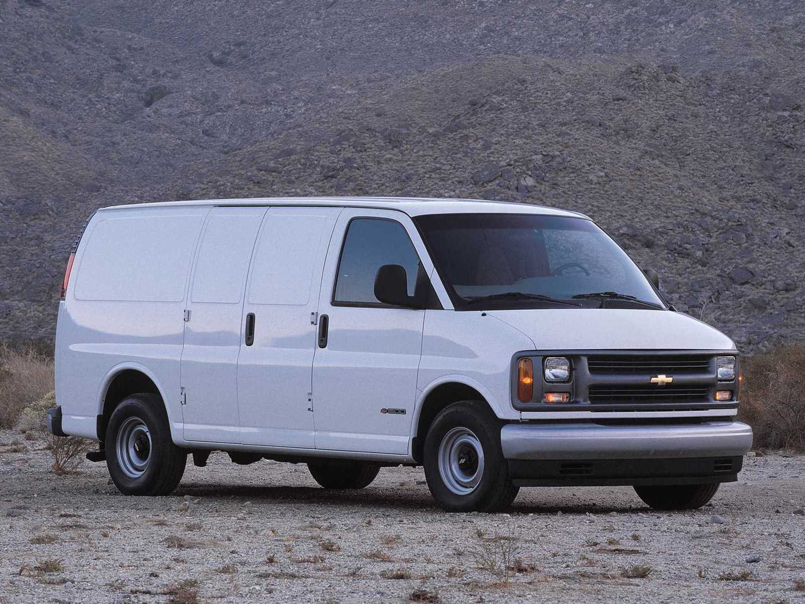 Chevrolet Express G1500 Cargo Van 5.7 V8 Hydra-Matic, 248hp, 2002
