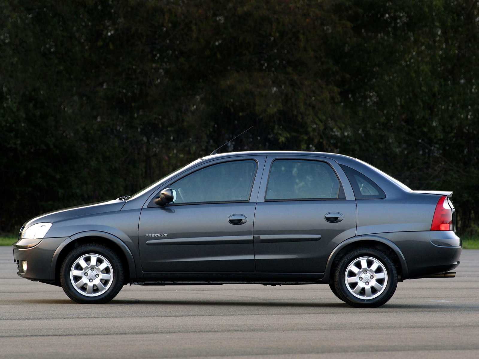 Chevrolet Corsa Sedan 1.8 Manual, 102hp, 2004