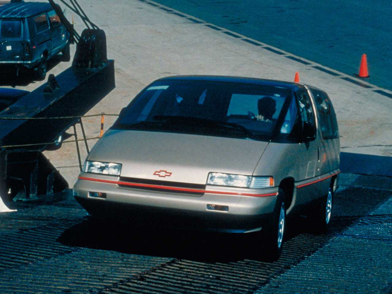Chevrolet Lumina APV 3.1 V6 TBI Hydra-Matic, 122hp, 1990