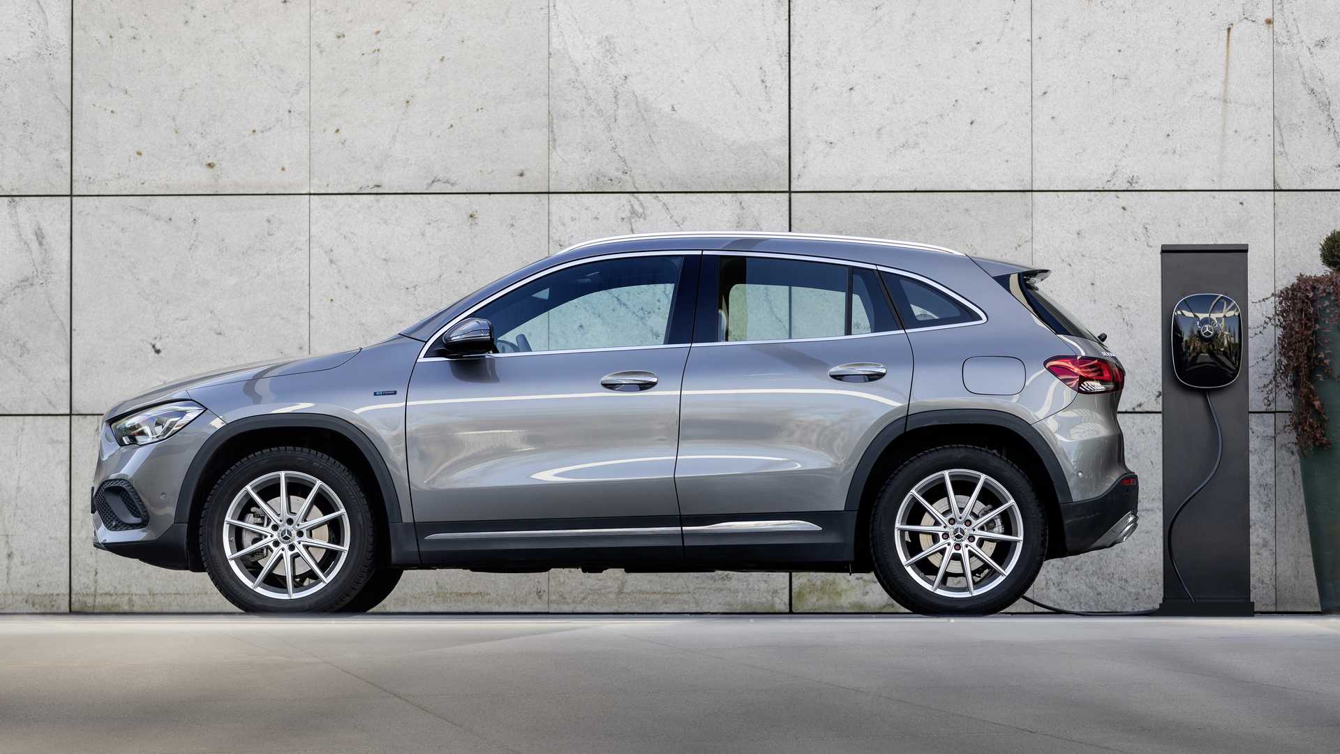 Mercedes-Benz GLA 250 e  8G-DCT, 218hp, 2021