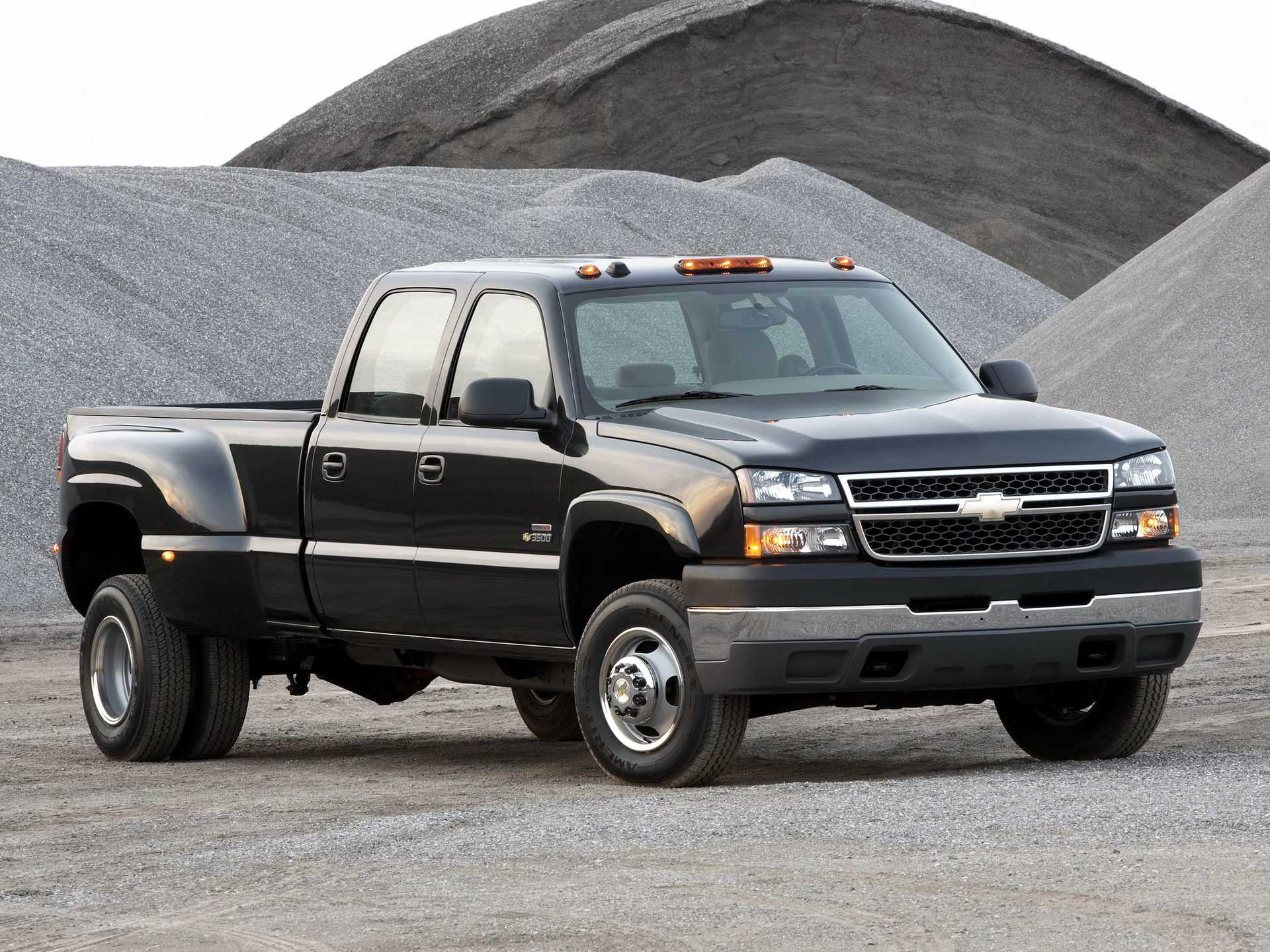 Chevrolet Silverado 3500 Crew Cab 6.0 V8 4WD Manual, 305hp, 2007