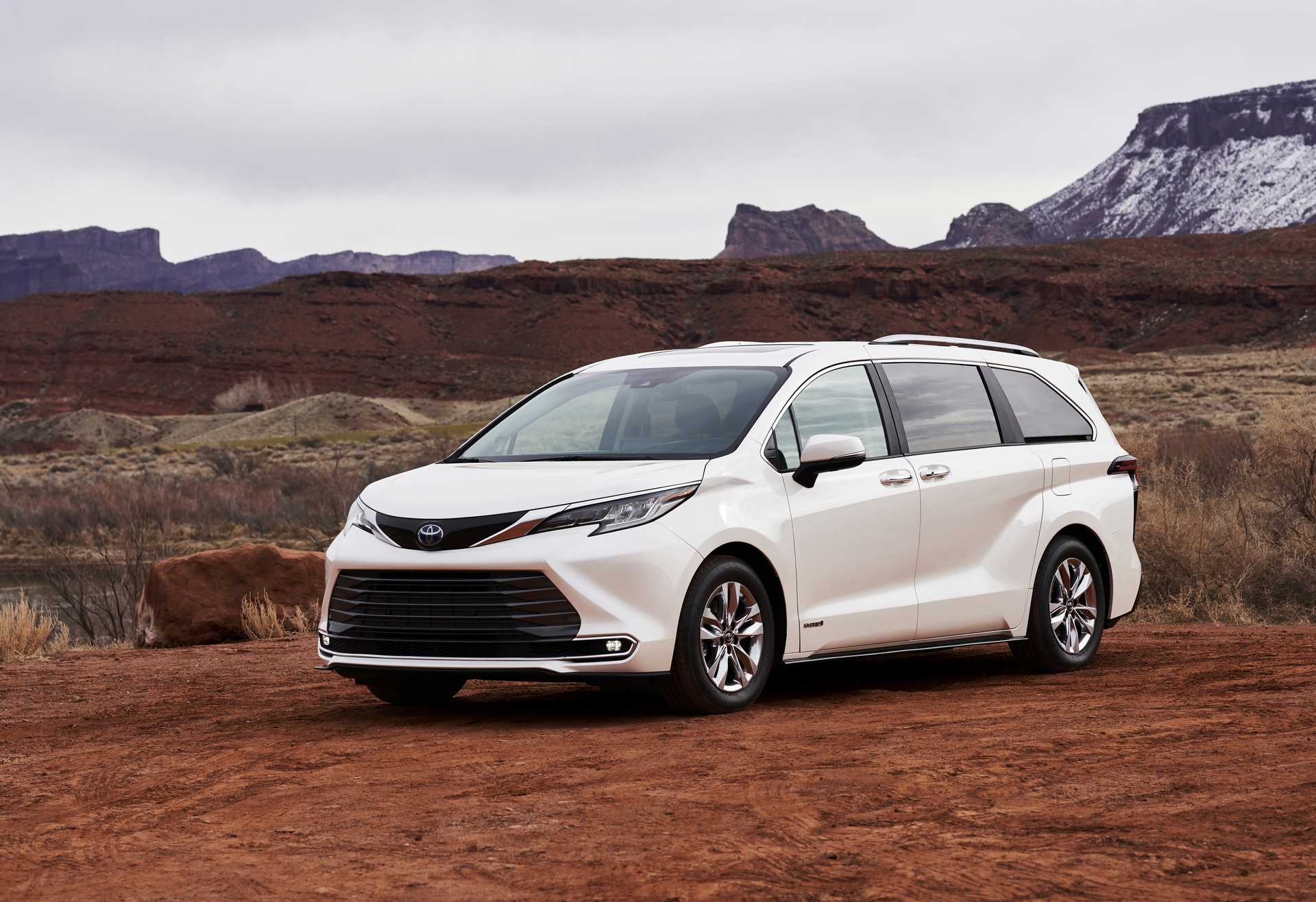 Toyota Sienna Hybrid AWD  ECVT, 246hp, 2021