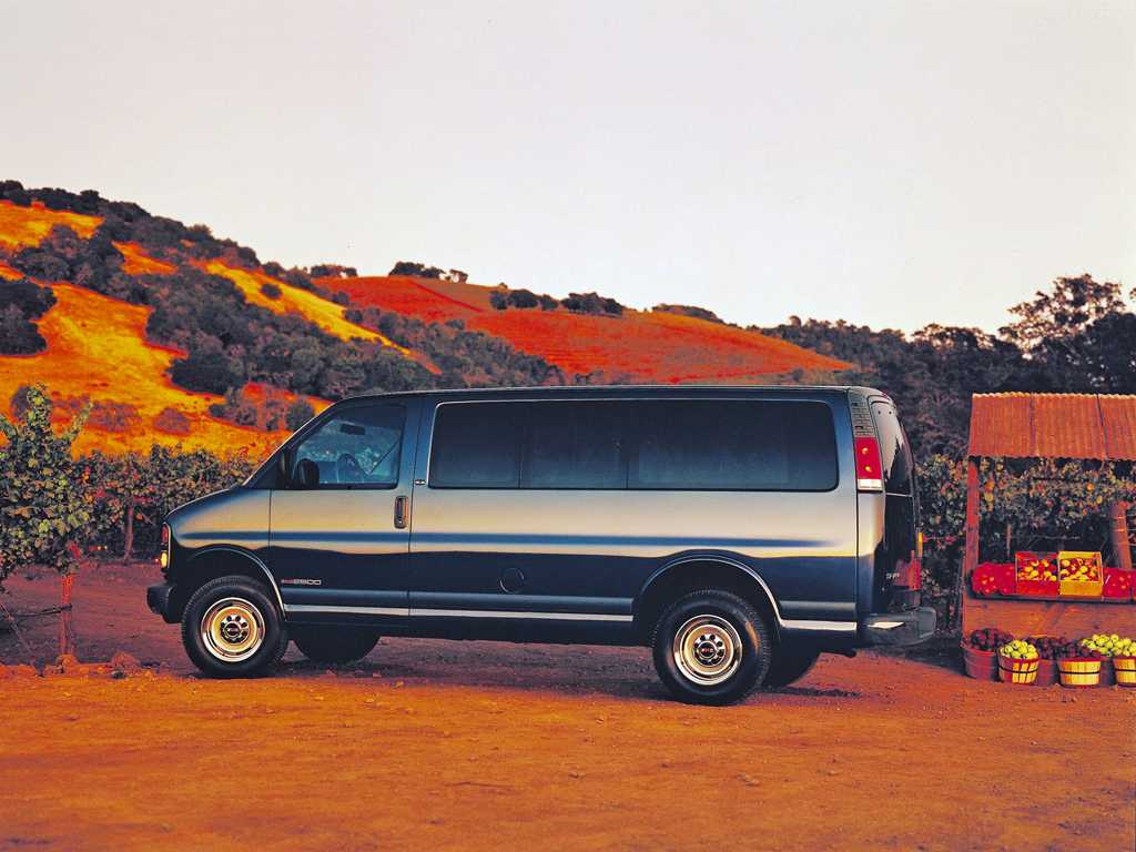 GMC Savana G2500 Passenger Van 5.7 V8 Hydra-Matic, 254hp, 2002